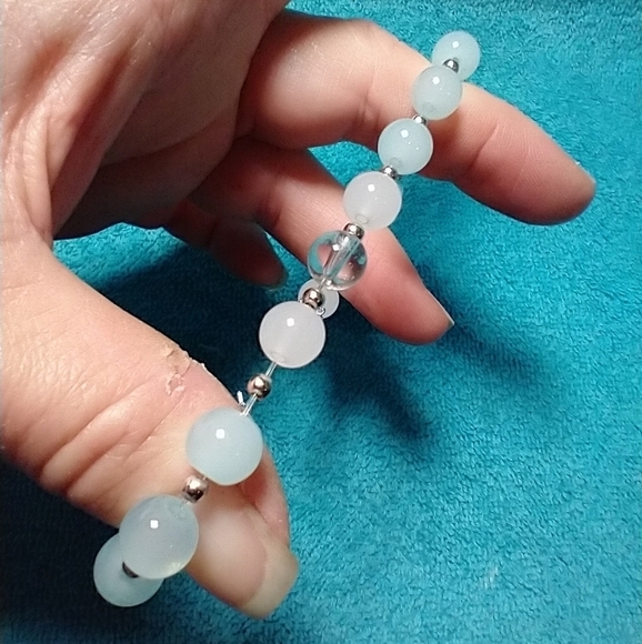 Silvertone white clear beads crystal butterfly stretch bracelet - Picture 2 of 4